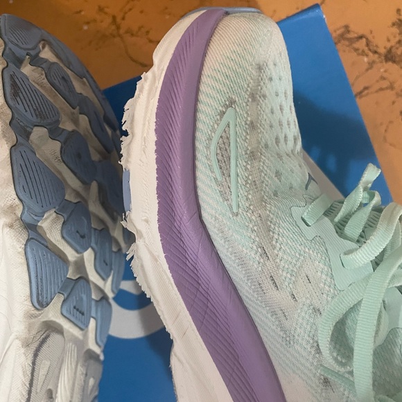 Hoka Clifton 9 size 8 wide - Picture 6 of 8